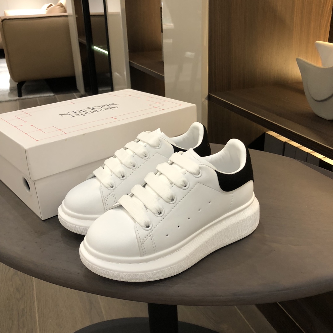 Children's shoes child